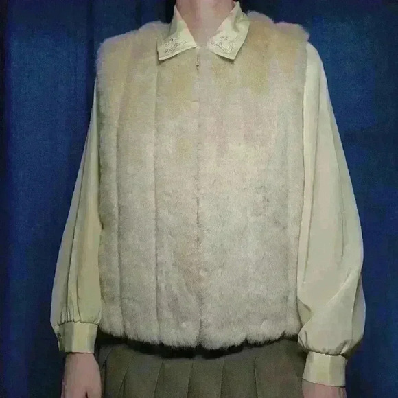 Super soft & comfy Y2K Bratz style light tam /  cream faux fur vest with zipper - Picture 5 of 15